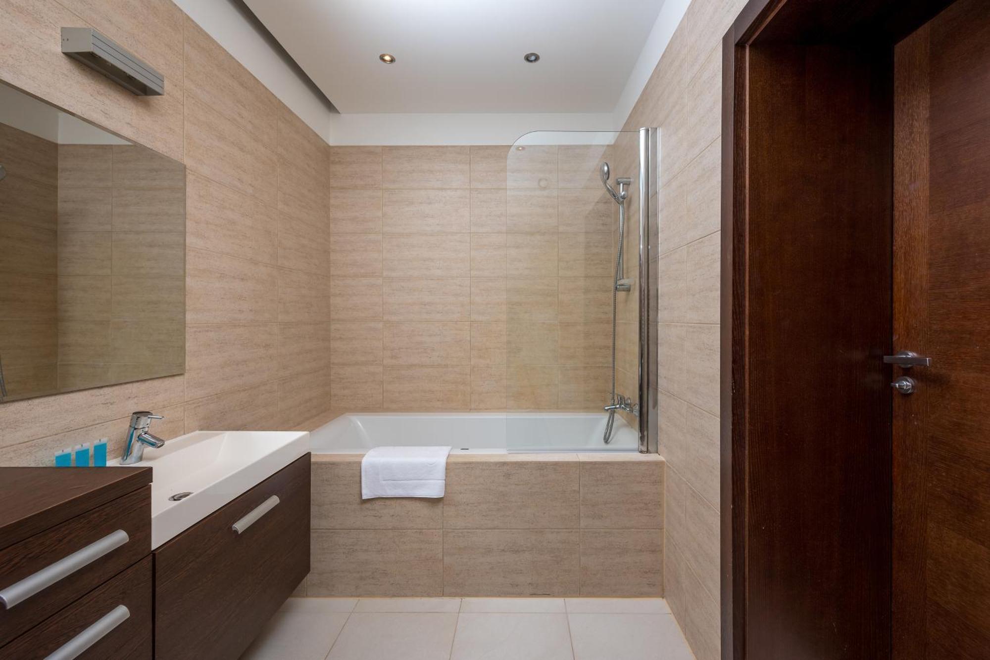 ורשה Stawki Pleasant Apartment מראה חיצוני תמונה